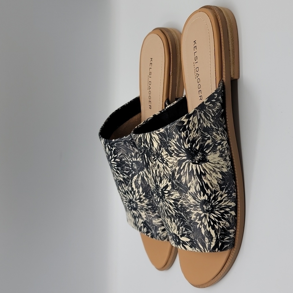 Kelsi Dagger Ruthie slide sandal in sunflower leather womens size 9